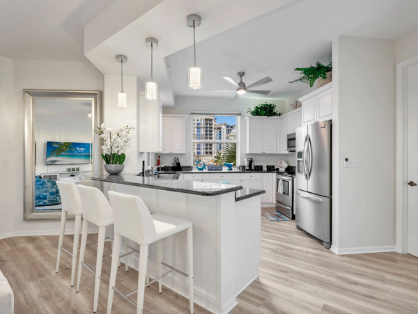 Spacious 3-Bedroom Condo in Naples - Renovated Resort-Style Amenities